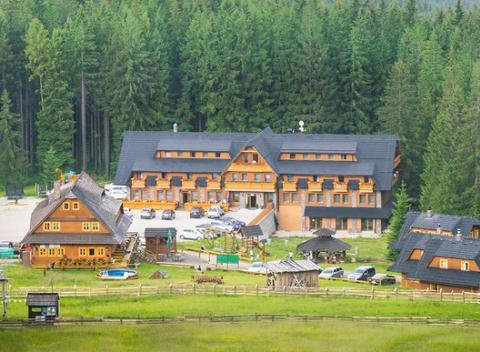 Už viete, kam na jeseň vyraziť s rodinou do hôr? Hotel Kristína*** uprostred nádhernej prírody na Orave a so skvelým welless vám učaruje.