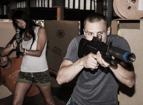 Laser Wars je parádna športová aktivita pre partiu priateľov, celú rodinu, kolegov z práce alebo spolužiakov zo školy.