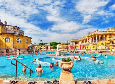 Budapeštiansky Six Inn*** len 15 min. pešo od slávnych termálnych kúpeľov Széchenyi.