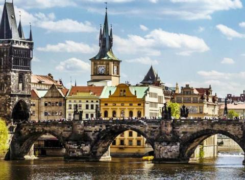 Vydajte sa na potulky metropolou Čiech - Prahou. Ubytovanie nájdete v historickej rezidencii s nádychom romantiky v Hoteli King George.
