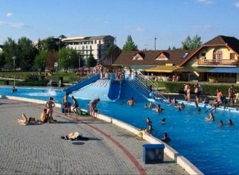 Unikátny pobyt v maďarskom meste Mezökövesd v krásnom hoteli Nefelejcs s polpenziou, vstupom do liečivých termálov a neobmedzeným wellness.