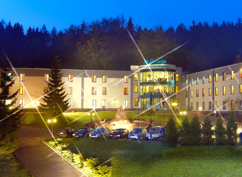 Pobyt v Hoteli St. George Family & Senior Spa Kudowa Zdrój *** s bazénom, wellness a polpenziou.