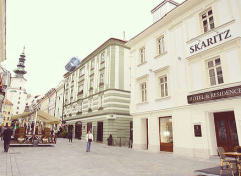 SKARITZ Hotel & Residence**** s úžasným interiérom a raňajkami, hneď pri Michalskej bráne.