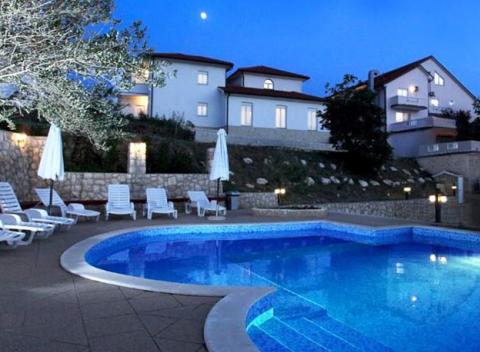 Rodinný penzión Bellevue v skvelom prostredí chorvátskeho ostrova Rab, v mestečku Lopar, bude vynikajúcim miestom pre vašu dovolenku. 