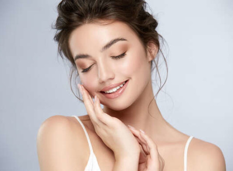 Ošetrenie pleti CatioVital s dvojitou ionizáciou pre čistejšiu pleť v štúdiu krásy Mary Cohr.