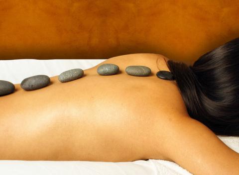 Klasická masáž, bankovanie, lávové kamene či reflexná masáž chodidiel. Nezanedbávajte svoje zdravie a ponorte sa do sveta relaxu.