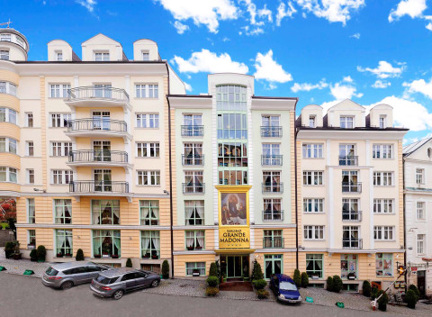 Karlove Vary v 4* Spa & Wellness Hoteli Karlsbad Grande Madonna - bazén, procedúri a polpenzia.