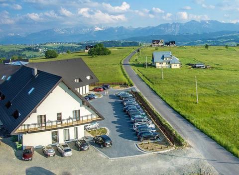 Príjemné ubytovanie v tichom prostredí s výhľadom na panorámu poľských a slovenských Tatier v hoteli Bachledówka s neobmedzeným wellness.