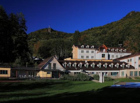 Dovolenka uprostred lesa s nedotknutou prírodou a čistým ovzduším. Pobyt pre celú rodinu v horskom hoteli Remata*** s polpenziou a wellness.