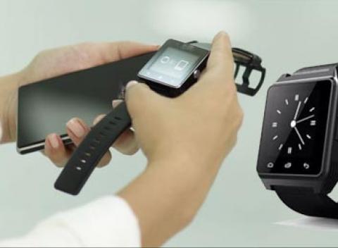 Štýlové hodinky SmartWatch s dotykovým 1,48 palcovým TFT displejom s množstvom funkcií - telefón, fotoaparát či multimédia.  