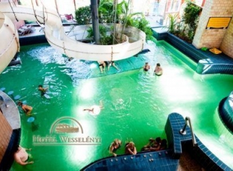 Doprajte si jedinečný pobyt v hoteli Wesselényi Györ***. Okrem vstupu do miestnych termálov a do ZOO vás čaká ešte gurmánska večera.