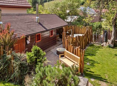 Dokonalý relax v Mýte pod Ďumbierom v komfortných apartmánoch a s privátnym wellness pod holým nebom.