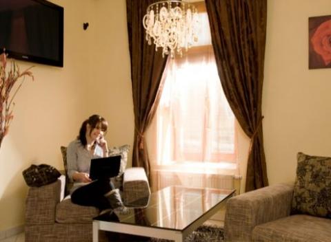 Vyrazte do mesta, kde sú celebrity na každom rohu. 3 až 5-dňový wellness pobyt s raňajkami v Prahe pre 2 osoby.