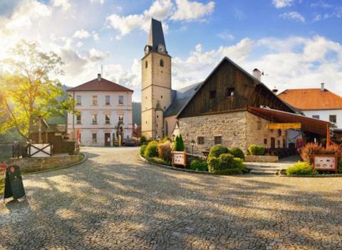 Nezabudnuteľný pobyt v južných Čechách s množstvom atrakcií. V cene sú raňajky, fľaša sektu, sauna, relax a mnoho ďalšieho.