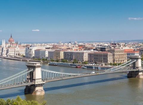 Čaro Budapešti si môžete vychutnávať po celý rok, pretože hlavné mesto Maďarska má čo ponúknuť bez ohľadu na ročné obdobie.