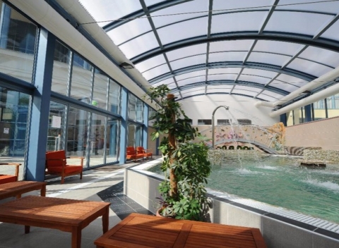 Doprajte si oddych v elegantnom 4* hoteli v maďarskom meste Eger. Jedinečný pobyt pre celú rodinu s polpenziou a moderným wellness. 