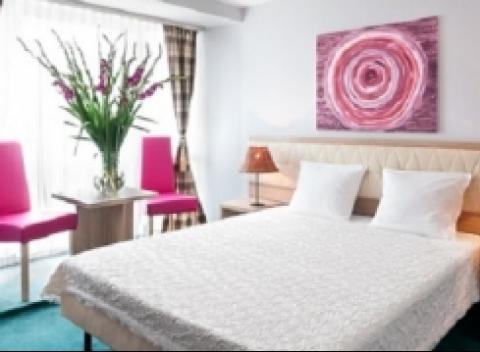 Objavte krásy a historické pamiatky metropoly Poľska. Ubytovanie pre dvoch na 3-4 dni s raňajkami v Hoteli Regent Warsaw 5***** vo Varšave. 