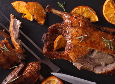 Vychutnajte si chrumkavé potešenie pri kačacích hodoch so svojimi priateľmi, rodinou či známymi v príjemnom prostredí pubu Replay.