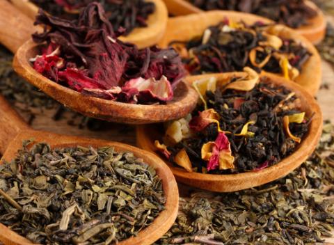 Kolekcia 6 sypaných čajov na dlhé zimné večery. Vyložte si nohy, zoberte si knihu a pochutnajte si na kvalitnom horúcom nápoji. 