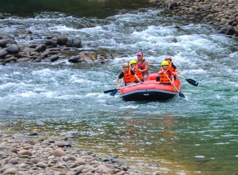 Nezabudnuteľný splav rieky Belá s HD videom z raftu. Spoznajte krásu rieky a pokorte jej dravosť na splave plnom adrenalínových zážitkov. 
