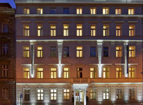 Spoznajte Prahu z jej luxusnejšej stránky. Pobyt s raňajkami pre dve osoby v Red and Blue Design Hotel**** pri Karlovom moste. 