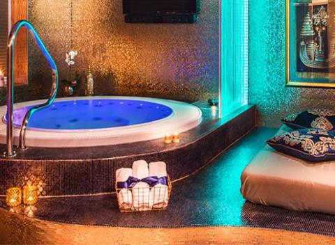 Každý by mal určite navštíviť čarovnú stovežatú Prahu. Pobyt v pohodlnom hoteli Royal Court*** s raňajkami a vstupom do wellness. 