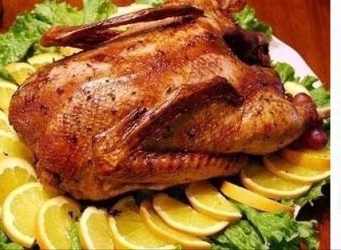 Kráľovské husacie hody Spolu s bohatou prílohou, prepečená hus, lokše