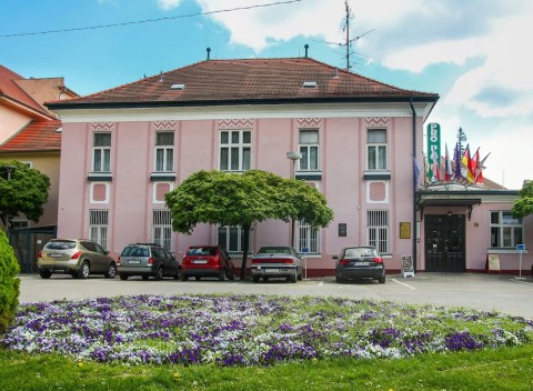 Vikend pre dvoch v Piešťanoch v historickom kúpeľnom dome s raňajkami alebo polpenziou.