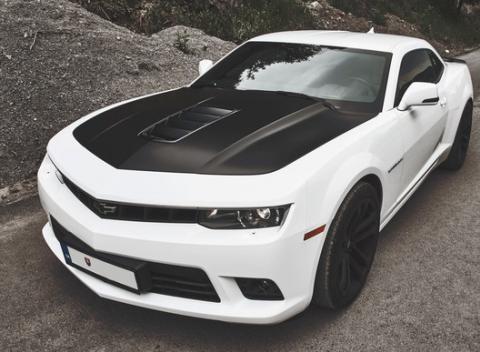 Splňte si svoj americký sen – prenájom kultových áut Chevrolet Camaro 2SS alebo Dodge Ram 1500. Užite si nespútanú jazdu skvelým autom.