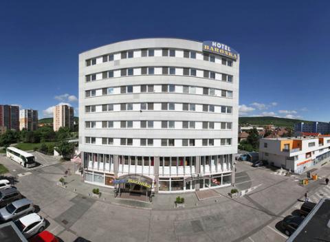 Vyberte sa za nákupmi či len tak na výlet do Bratislavy. Ubytovanie v hoteli Barónka**** s polpenziou a neobmedzeným bazénom. 