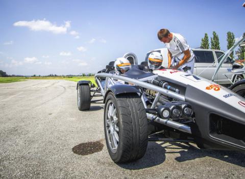 Adrenalínová jazda na jednom z najrýchlejších áut sveta vás dostane! Jazda v Ariel Atom 3.5 zaručí zážitok na celý život.