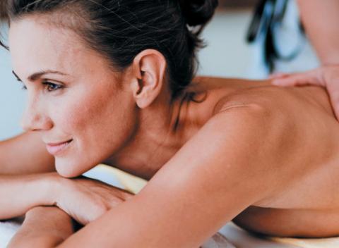 Neobmedzený wellness s masážou a výhľadom na Bratislavský hrad. Doprajte si jedinečný relax vo Falkensteiner Hoteli.