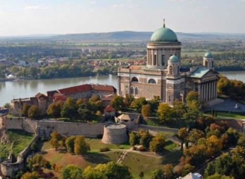 Užite si jedinečný zážitok v maďarskom Ostrihome. Pobyt v Portobello Wellness & Yacht Hotel s neobmedzeným vstupom do kúpeľov Aquasziget. 