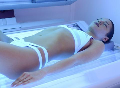 Do bronzova opálenú pokožku nemusíte mať len pár mesiacov, ale celý rok. 10, 50 alebo 100 minút v soláriu v štúdiu Slim Siluet.