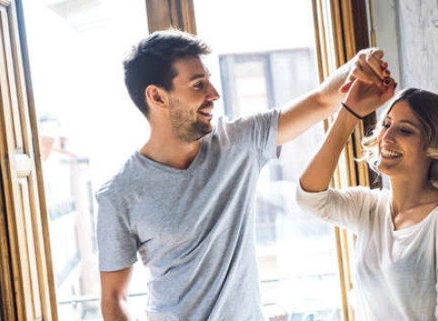 Kurz spoločenských tancov pre začiatočníkov v Univerzálnom dome tanca.