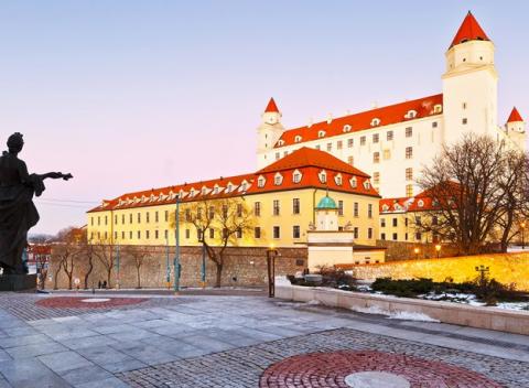 Netradičný relax na Dunaji. Spoznajte krásy a historické pamiatky Bratislavy s ubytovaním v Boteli Pressburg s raňajkami. 