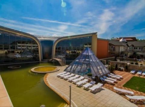 V Penzióne Adria v Podhájskej zažijete tú najlepšiu rodinnú dovolenku. Pobyt v izbách s kuchynkou, celodenným vstupom na termálne kúpalisko.