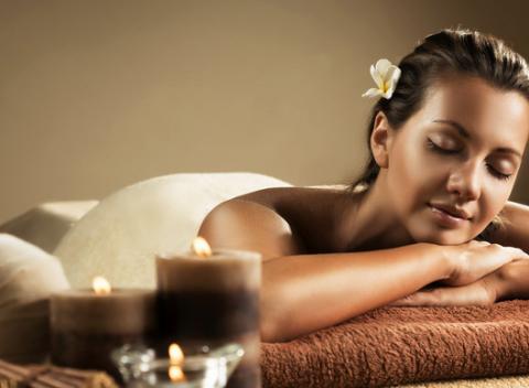 Zavrite oči a zabudnite na malú chvíľu na celý svet. Relax ako darček v podobe uvoľňujúcej masáže od vyštudovanej masérky. 