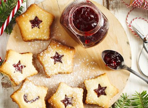 Voňavé ručne robené vianočné pečivo. Čas strávený vypekaním vianočných dobrôtiek radšej tento rok venujte svojim milovaným.