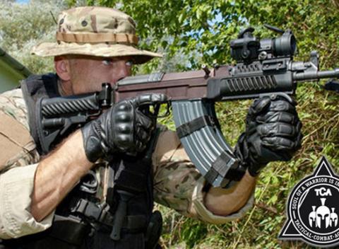 Kurz základných pravidiel zaobchádzania so samonabíjacou guľovnicou (SA vz58) vedený príslušníkom špeciálnych jednotiek.