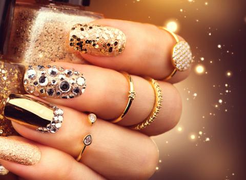 Prirodzenú krásu ženy je možné zvýrazniť účesom či krásne upravenými nechtami. Zverte tie svoje do rúk odborníčky - gélové nechty, gél-lak.