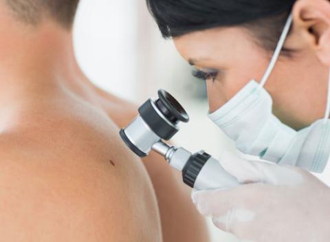 Predíďte prípadným starostiam a nechajte si odstrániť znamienka, zbavte sa bradavíc, alebo dajte zbohom mladíckej nerozvážnosti, tetovaniu.