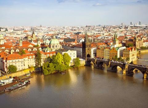 Vychutnajte si jesennú romantiku alebo čarovný advent v Prahe. Pobyt v modernom hoteli Ehrlich**** s ideálnou polohou neďaleko centra.