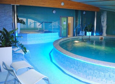 Doprajte si nezabudnuteľný relax priamo v centre Karlových Varov. Pobyt v hoteli Venus **** s polpenziou, masážou a welcome drinkom v cene.