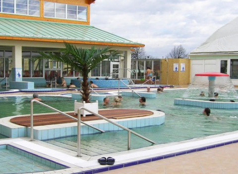 Dokonalý oddych v maďarských kúpeľoch Mosonmagyaróvár s neobmedzeným wellness a polpenziou.