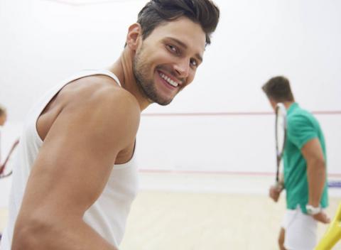 Hodina squashu + dva iontové nápoje v modernom novo-mestskom Squash Centrum Pionierska v Bratislave. Skvelá a dynamická hra. 