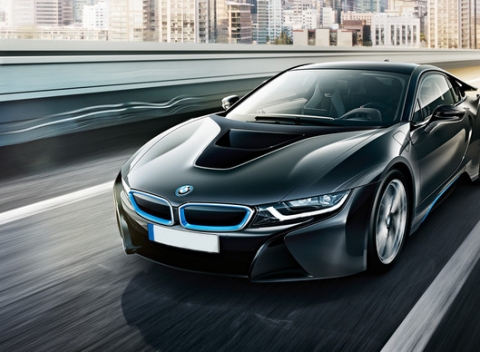 Darujte sebe alebo svojim známym nezabudnuteľnú jazdu na hybridnom superšporte BMW i8 - vrátane všetkých nákladov v Trenčíne a Bratislave. 