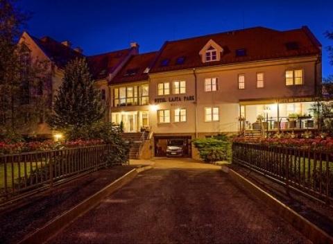 Luxusný víkendový pobyt pri termáloch v Maďarsku. Skvelá wellness dovolenka v Hoteli Lajta Park**** s polpenziou + dieťa zdarma.