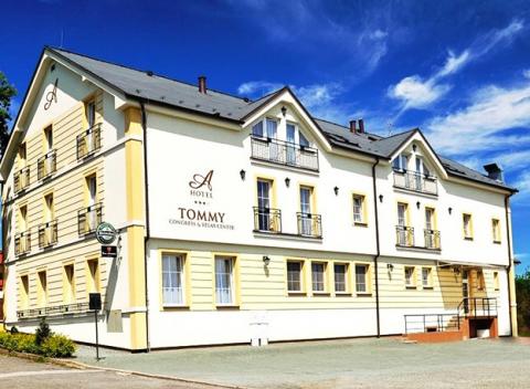 V malebnej prímestskej časti mesta Náchod objavíte zámocký hotel Tommy Congress and Relax Center****, kde vás čaká polpenzia a wellness.