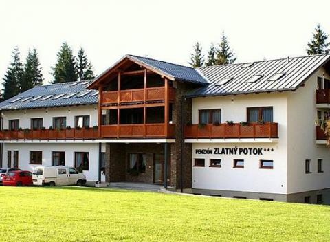 Pobyt so zárukou pokoja, krásnej prírody, zvierat, neobmedzeného vstupu do vírivky a polpenzie v penzióne Zlatný Potok*** na Orave. 